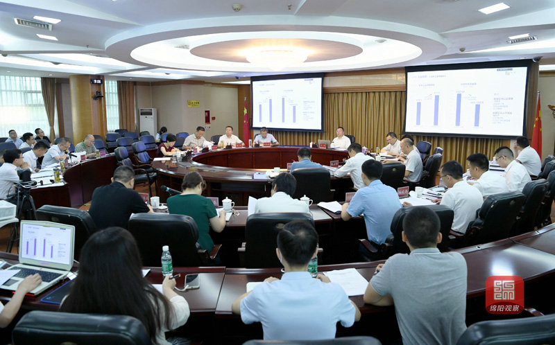 2021年8月24日，元方主持召開全市工業(yè)項目投資暨招商引資工作推進會  張莉 攝.jpg