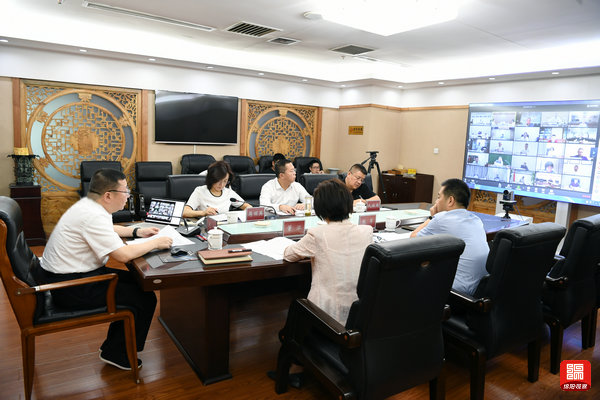 2021年8月26日，元方主持召開(kāi)全市疫苗接種工作會(huì)議  張莉 攝.jpg