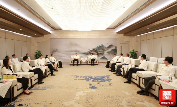 2021年8月27日 羅增斌會(huì)見(jiàn)川發(fā)展董事長(zhǎng)李文清一行（記者 賴杰 攝）.jpg