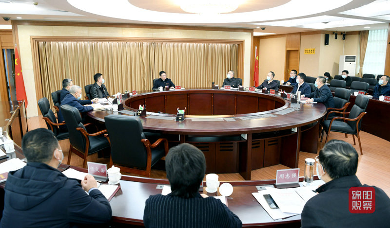 2022年2月28日，李云主持召開(kāi)市政府黨組會(huì)  張莉 攝.jpg
