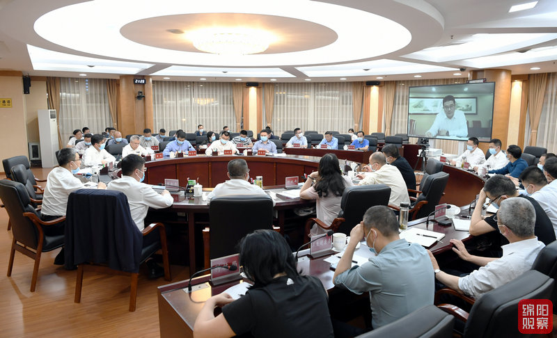 2022年5月25日，李云召開全市穩(wěn)住經(jīng)濟(jì)大盤視頻會(huì)  張莉  攝.jpg