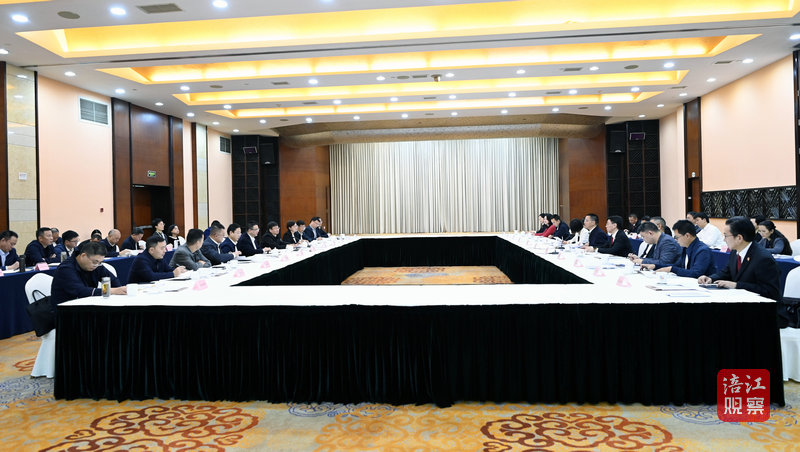 2023年10月31日，李云出席府院兩長聯(lián)系會  張莉 攝.jpg
