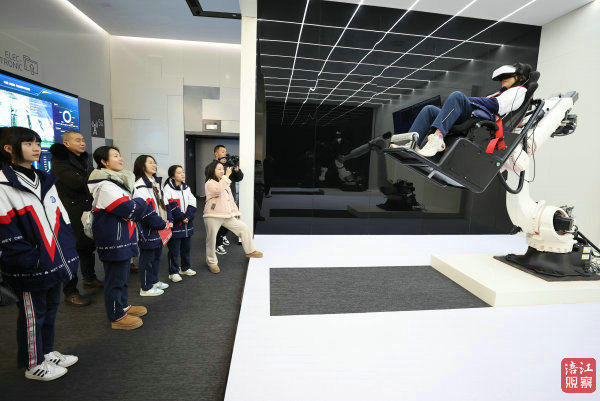 參觀科技智谷5G園、綿陽科技創(chuàng)新館、凱德非遺集市5.jpg