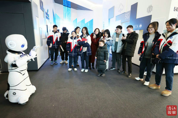 參觀科技智谷5G園、綿陽科技創(chuàng)新館、凱德非遺集市4.jpg