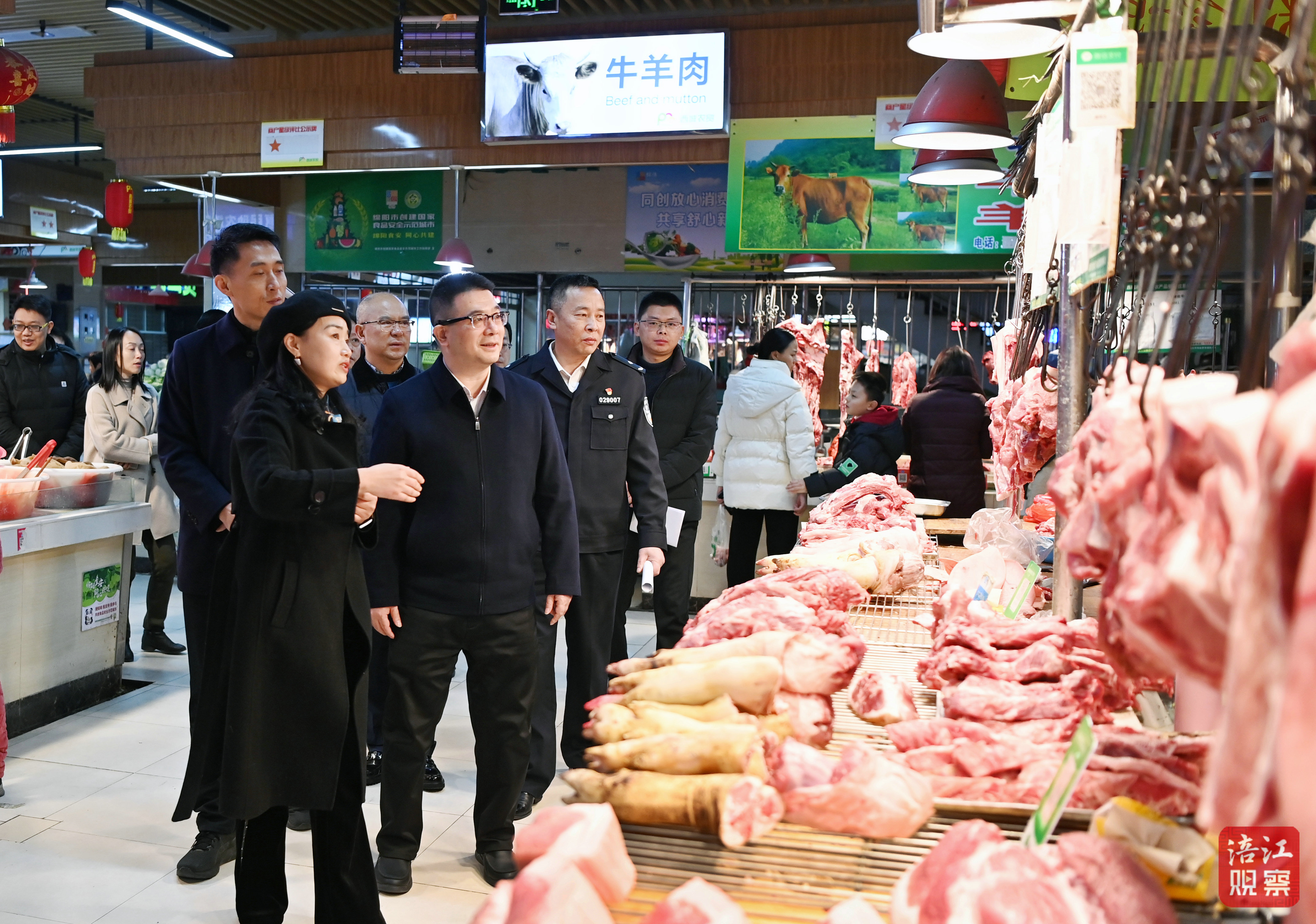2025年1月27日，李云檢查節(jié)日供應、安全穩(wěn)定工作‘，慰問一線職工8  張莉 攝.jpg